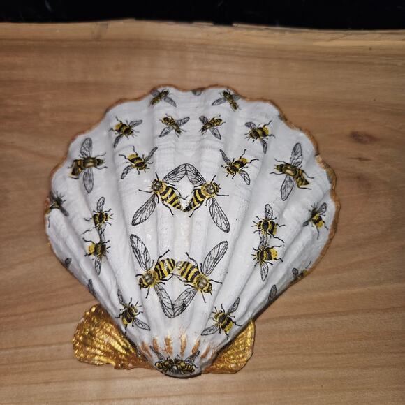 Hand Decorated Scallop Shell Trinket Dish – Bee & Floral Design, Gilded “Happy” - Picture 2 of 2
